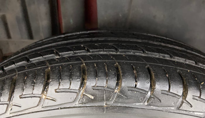 2012 Maruti Swift ZDI, Diesel, Manual, 99,323 km, Right Rear Tyre Tread