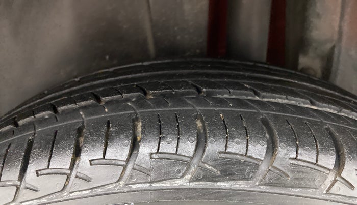 2012 Maruti Swift ZDI, Diesel, Manual, 99,323 km, Left Rear Tyre Tread