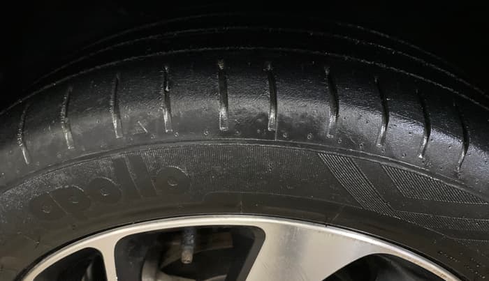 2020 Toyota Glanza V CVT, Petrol, Automatic, 35,285 km, Left Front Tyre Tread