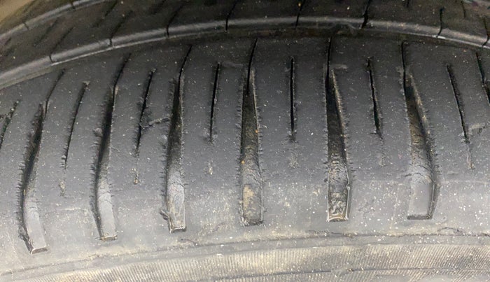 2014 Honda Brio S MT, Petrol, Manual, 69,819 km, Left Front Tyre Tread