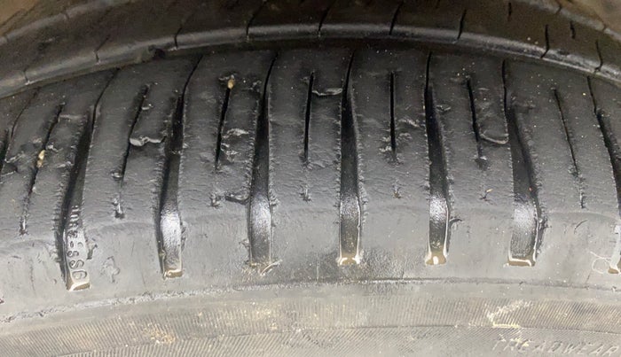 2014 Honda Brio S MT, Petrol, Manual, 69,819 km, Right Front Tyre Tread