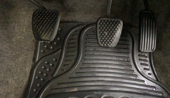 2014 Honda Brio S MT, Petrol, Manual, 69,819 km, Pedals