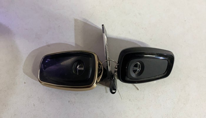 2019 Tata NEXON XZ PLUS PETROL, Petrol, Manual, 66,608 km, Key Close Up