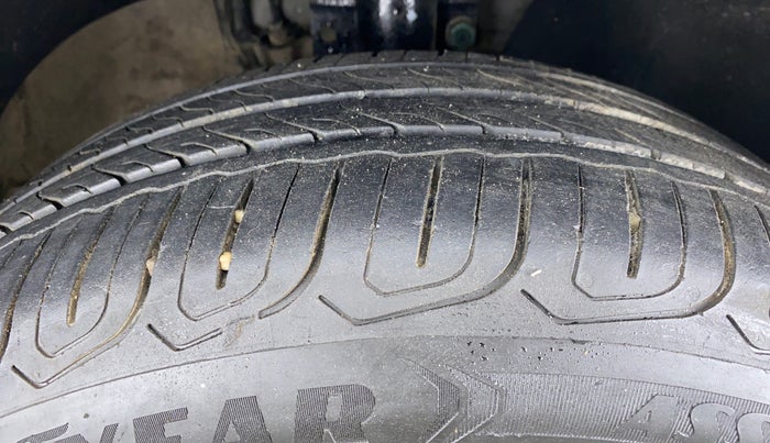 2017 Volkswagen Polo COMFORTLINE 1.2L PETROL, Petrol, Manual, 56,267 km, Right Front Tyre Tread