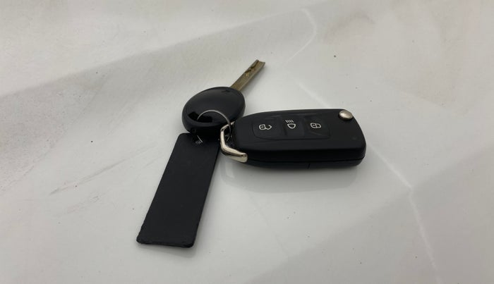 2021 Tata NEXON XM SUNROOF PETROL, Petrol, Manual, 57,668 km, Key Close Up