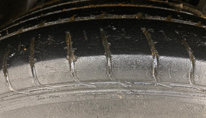 2021 Tata NEXON XM SUNROOF PETROL, Petrol, Manual, 57,668 km, Right Front Tyre Tread