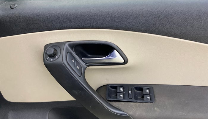 2012 Volkswagen Polo HIGHLINE1.2L, Petrol, Manual, 54,472 km, Driver Side Door Panels Control