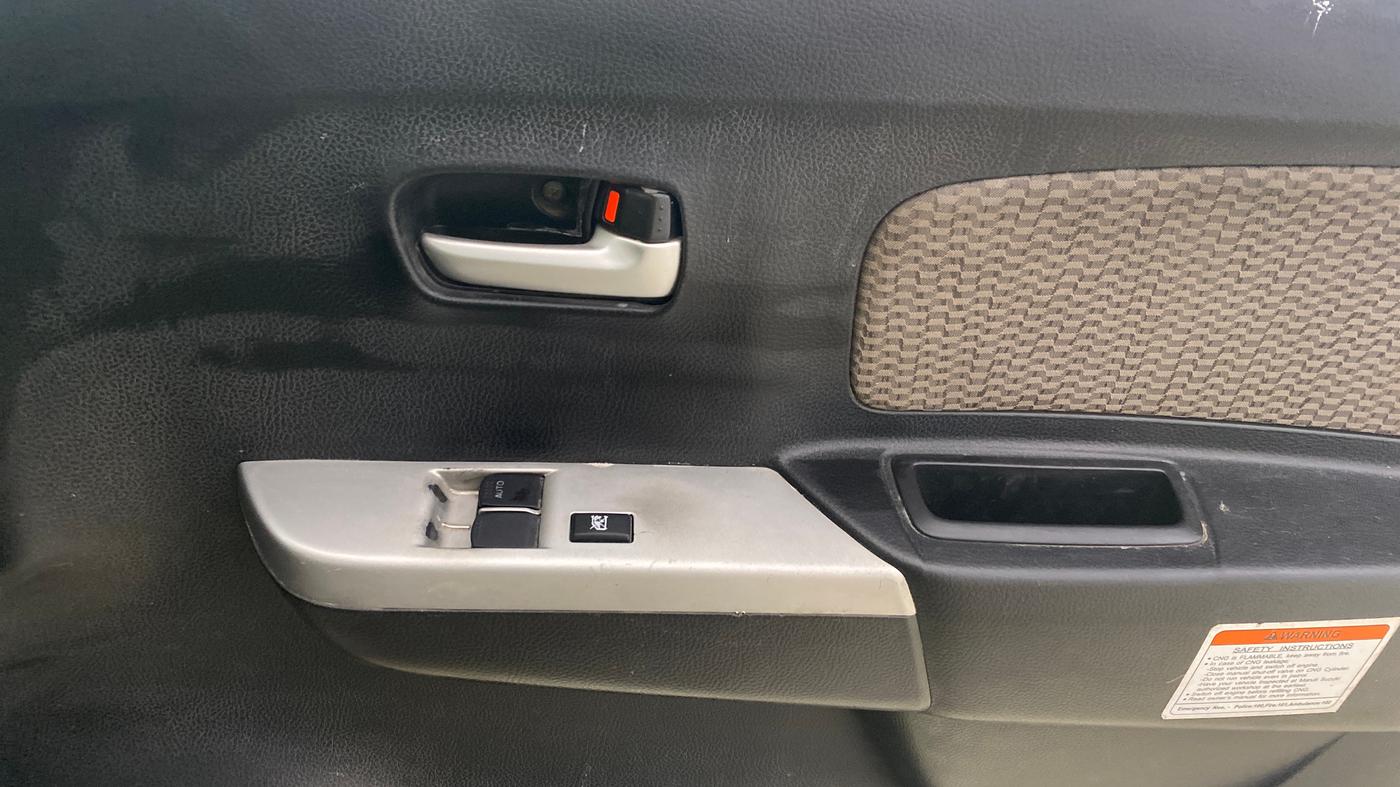 2014 Maruti Wagon R 1.0 LXI CNG, CNG, Manual, 62,970 km, Driver Side Door Panels Control