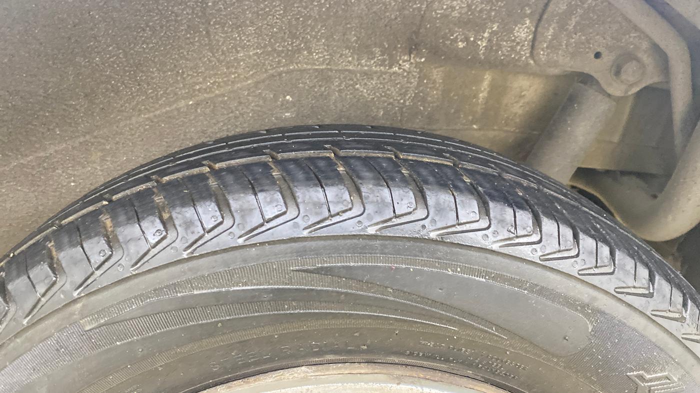 2014 Maruti Wagon R 1.0 LXI CNG, CNG, Manual, 62,970 km, Left Rear Tyre Tread