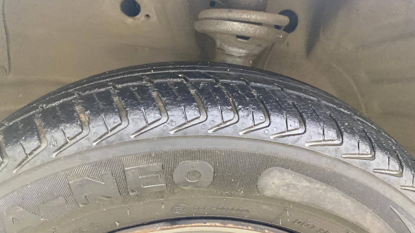 2014 Maruti Wagon R 1.0 LXI CNG, CNG, Manual, 62,970 km, Left Front Tyre Tread