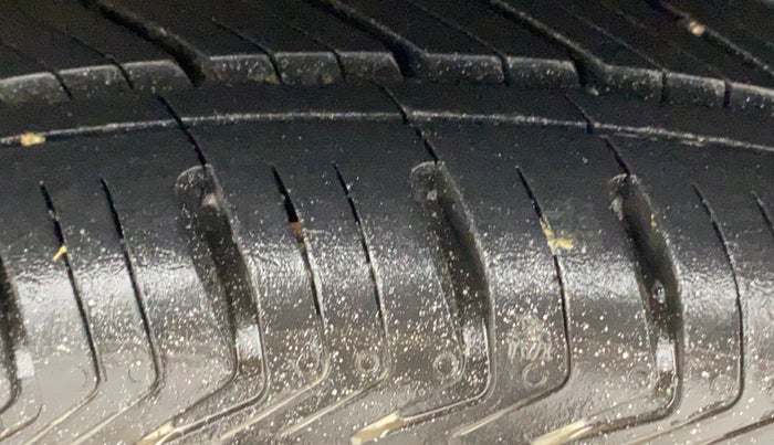 2014 Honda Brio S MT, Petrol, Manual, 81,097 km, Left Rear Tyre Tread