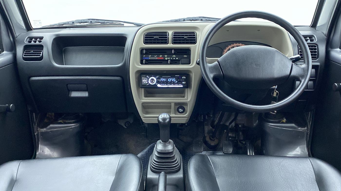 2017 Maruti Eeco 5 STR, Petrol, Manual, 31,809 km, Dashboard