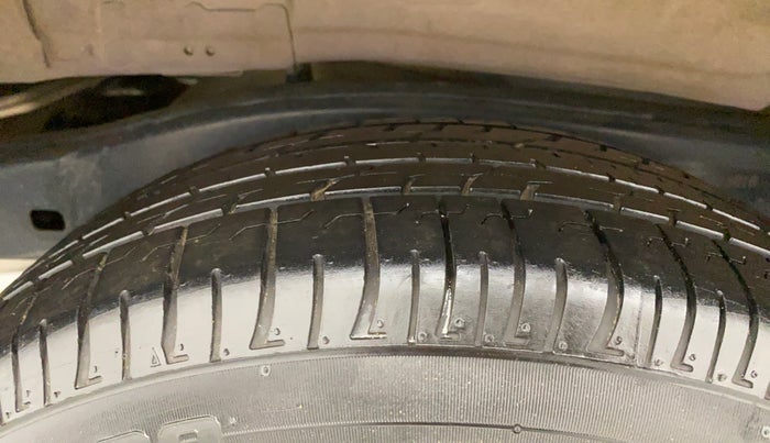 2018 Toyota Innova Crysta 2.4 GX 7 STR, Diesel, Manual, 52,018 km, Right Rear Tyre Tread