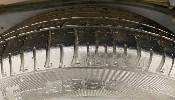 2018 Toyota Innova Crysta 2.4 GX 7 STR, Diesel, Manual, 52,018 km, Left Rear Tyre Tread