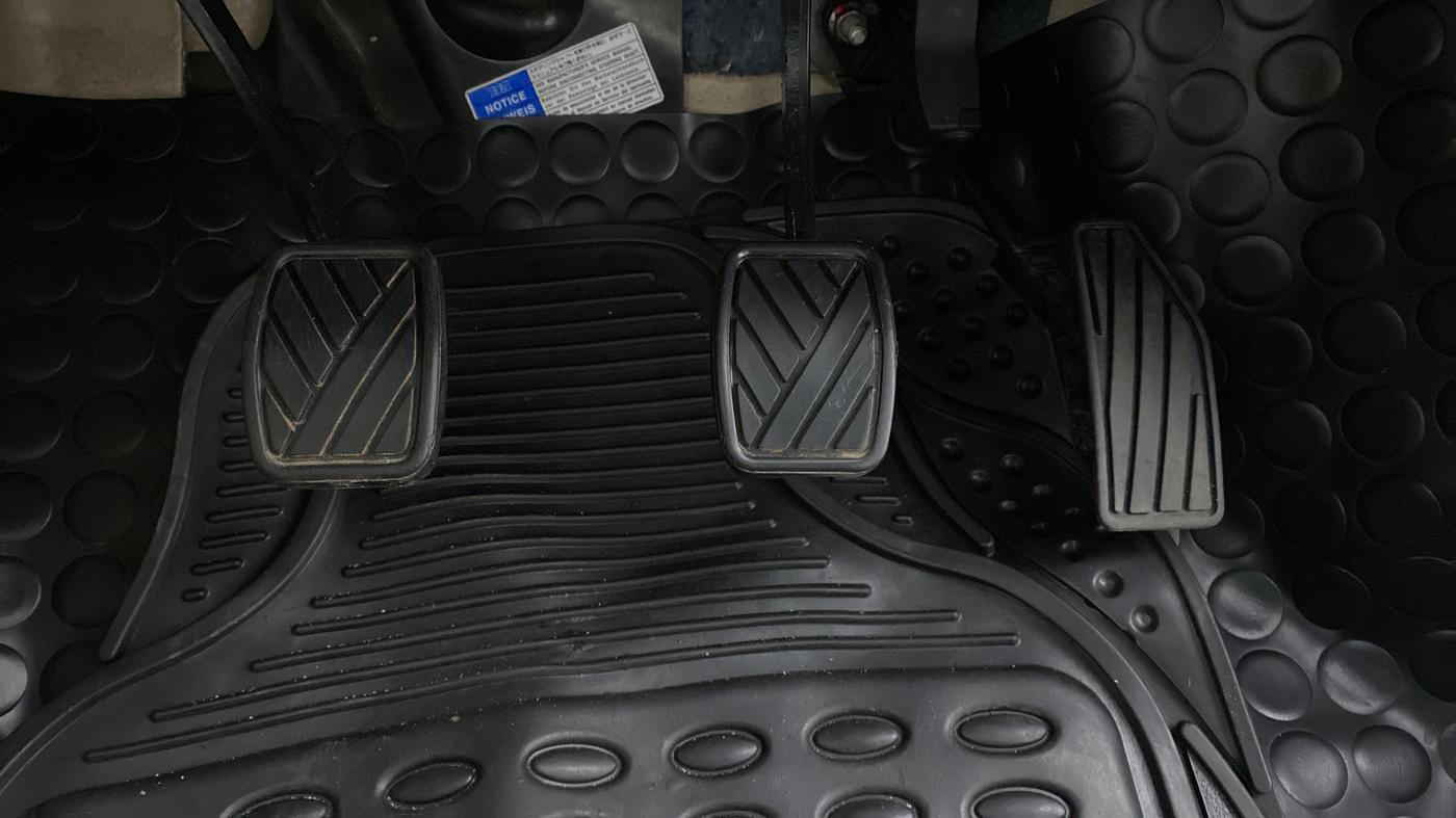 2017 Maruti Dzire VXI, Petrol, Manual, 17,083 km, Pedals