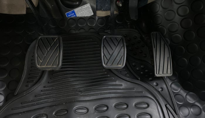 2017 Maruti Dzire VXI, Petrol, Manual, 17,083 km, Pedals