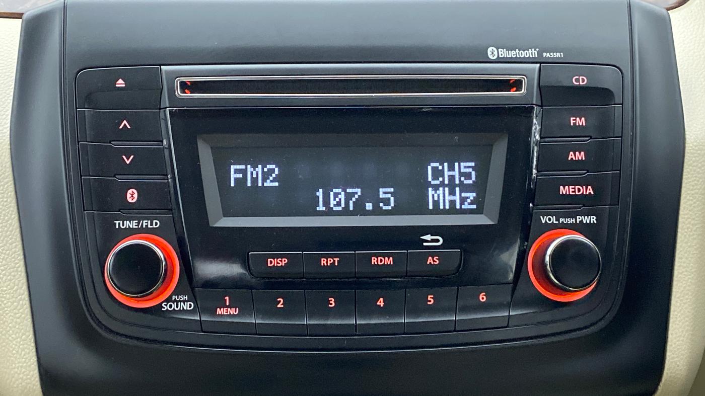 2017 Maruti Dzire VXI, Petrol, Manual, 17,083 km, Infotainment System