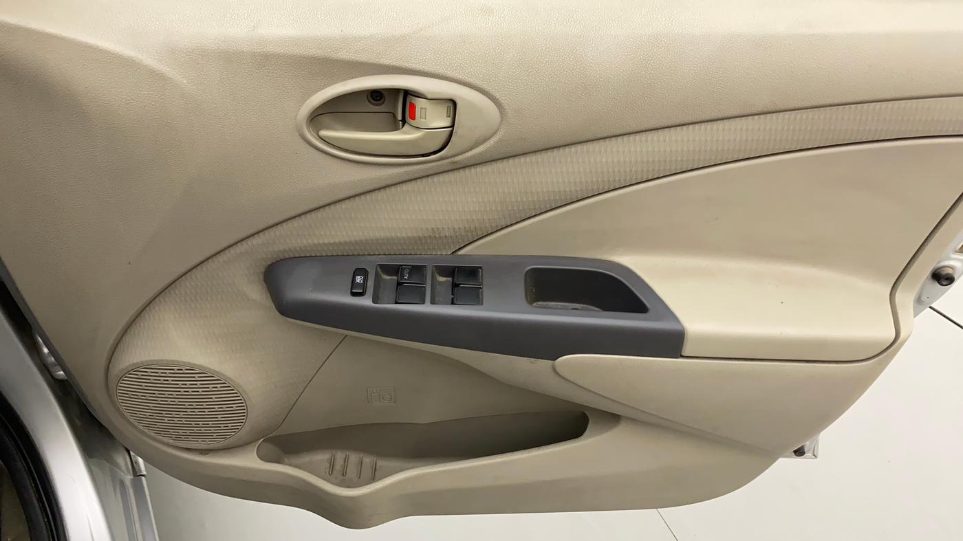 2014 Toyota Etios Liva G, Petrol, Manual, 36,837 km, Driver Side Door Panels Control