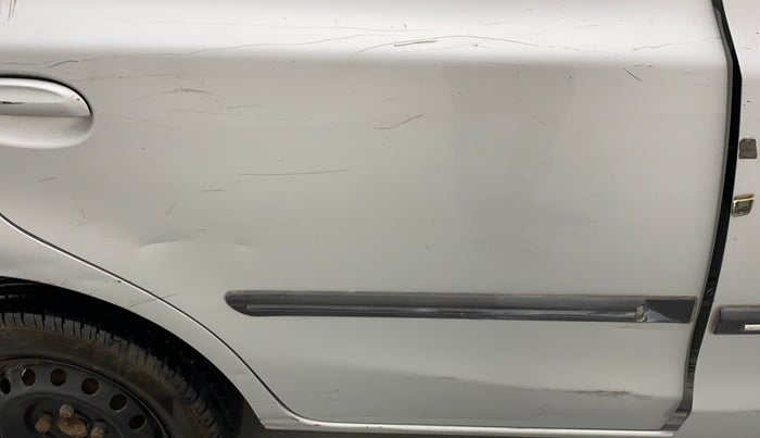 2014 Toyota Etios Liva G, Petrol, Manual, 36,837 km, Right rear door - Minor scratches