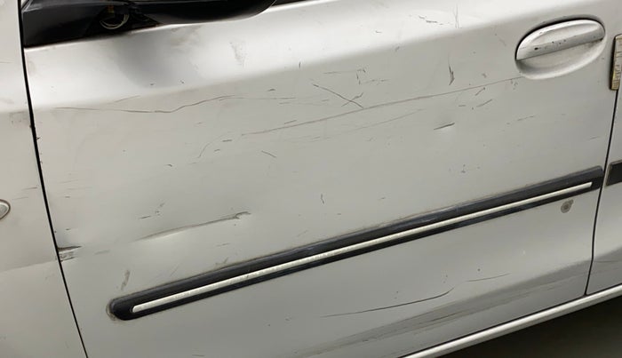 2014 Toyota Etios Liva G, Petrol, Manual, 36,837 km, Front passenger door - Slightly dented