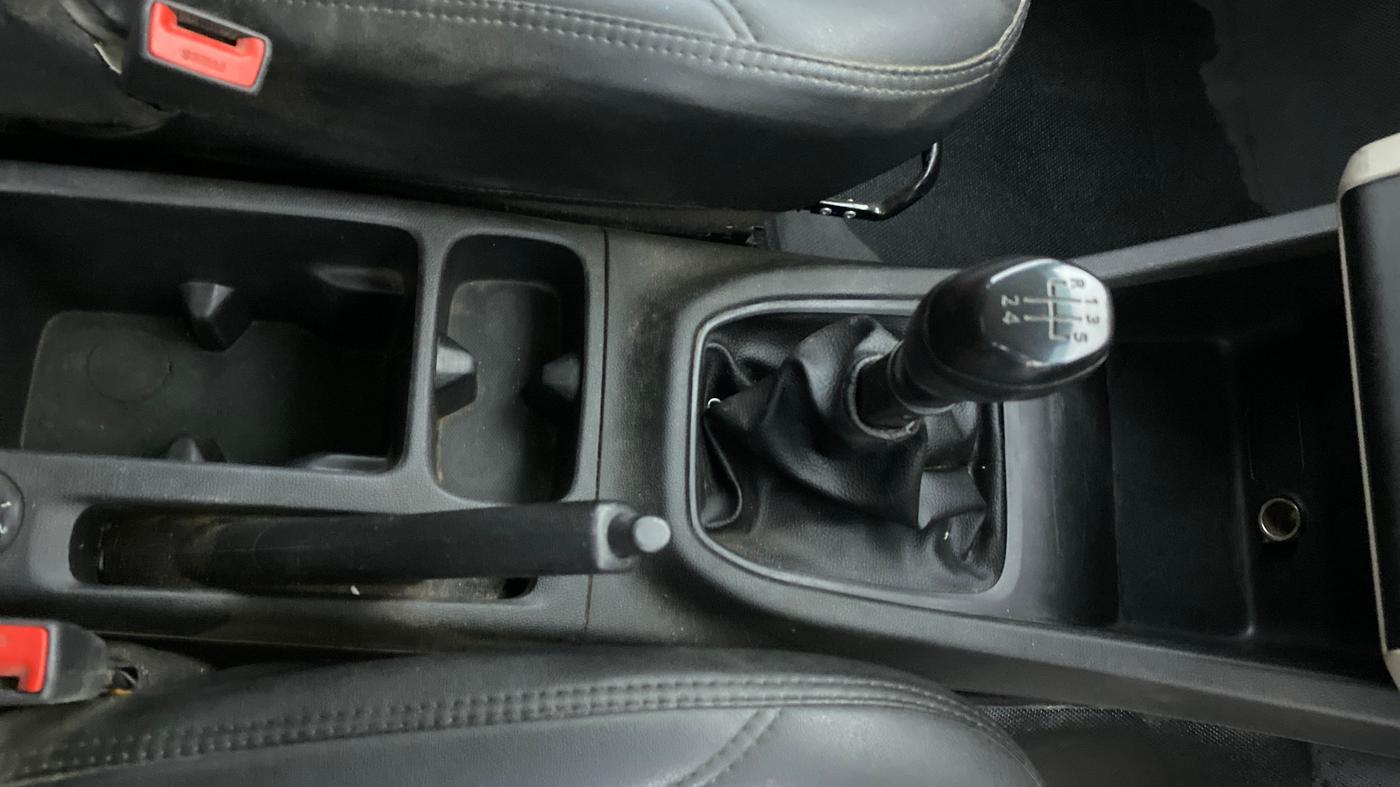 2024 Renault TRIBER RXL MT, CNG, Manual, 67,210 km, Gear Lever