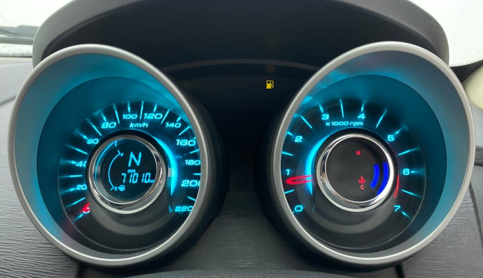 2018 Mahindra XUV500 W10, Diesel, Manual, 70,384 km, Odometer Image