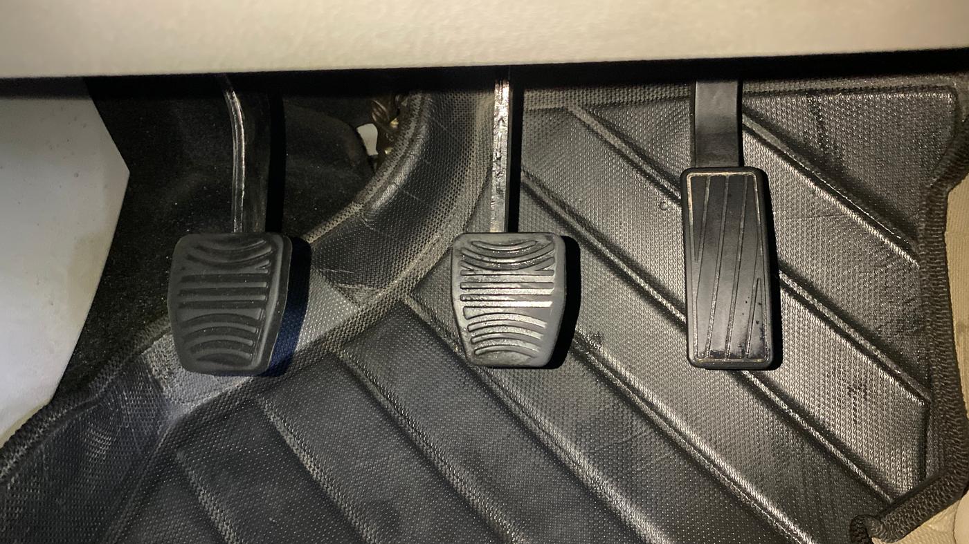 2021 Mahindra XUV300 W8 1.2 PETROL, Petrol, Manual, 67,784 km, Pedals