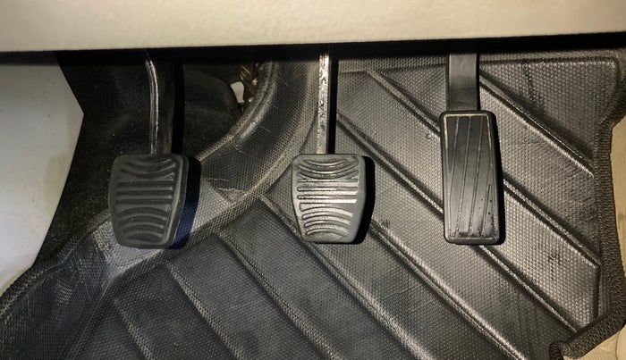 2021 Mahindra XUV300 W8 1.2 PETROL, Petrol, Manual, 67,830 km, Pedals