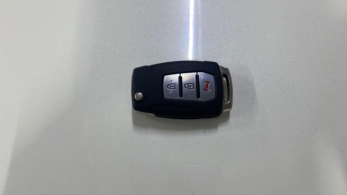 2021 Mahindra XUV300 W8 1.2 PETROL, Petrol, Manual, 67,784 km, Key Close Up
