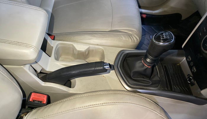 2021 Mahindra XUV300 W8 1.2 PETROL, Petrol, Manual, 67,830 km, Gear Lever