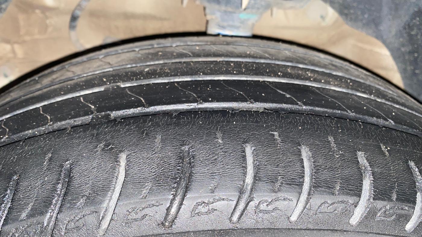 2021 Mahindra XUV300 W8 1.2 PETROL, Petrol, Manual, 67,784 km, Left Front Tyre Tread