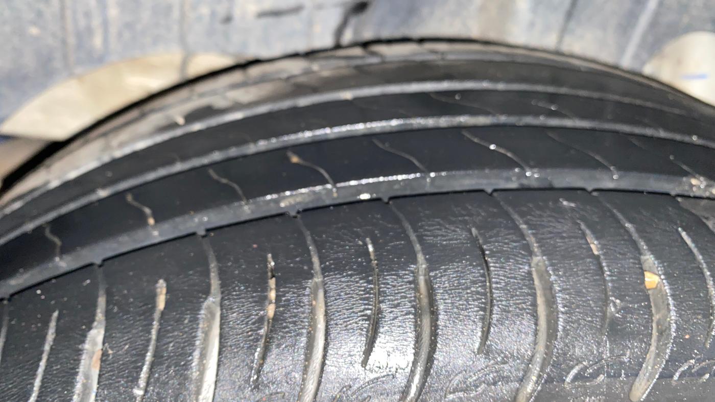 2021 Mahindra XUV300 W8 1.2 PETROL, Petrol, Manual, 67,784 km, Right Rear Tyre Tread