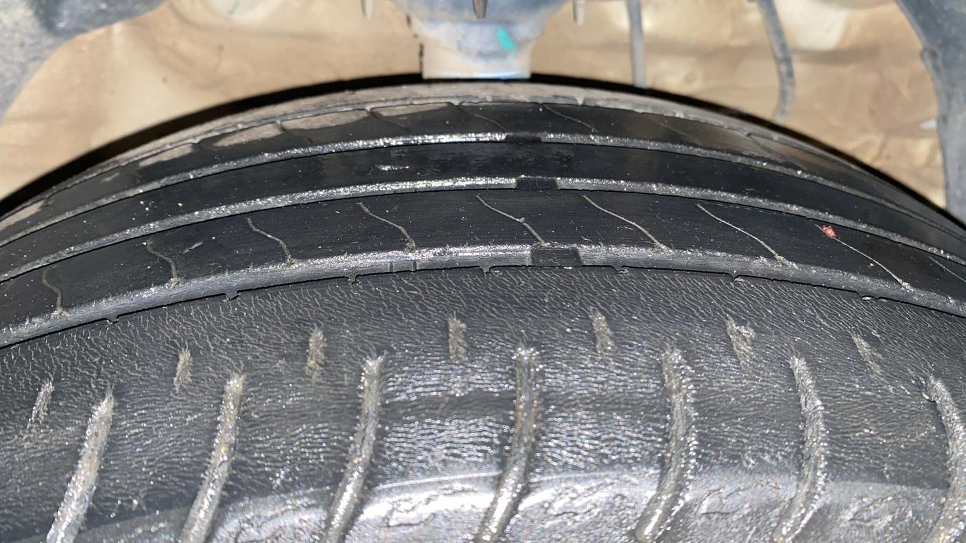 2021 Mahindra XUV300 W8 1.2 PETROL, Petrol, Manual, 67,784 km, Right Front Tyre Tread