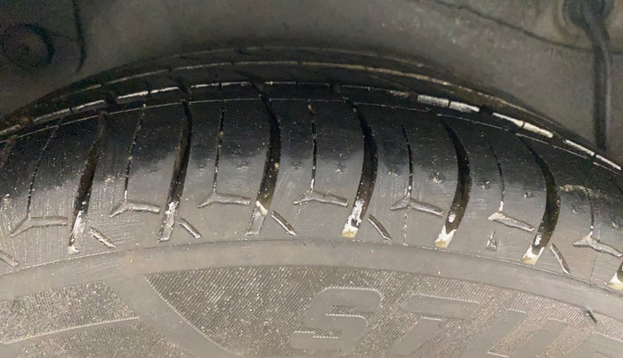 2013 Hyundai Verna FLUIDIC 1.6 CRDI SX, Diesel, Manual, 96,675 km, Right Rear Tyre Tread