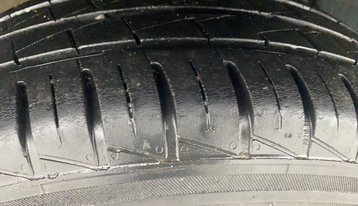 2022 Renault Kwid RXT 1.0 AMT, Petrol, Automatic, 36,428 km, Right Rear Tyre Tread