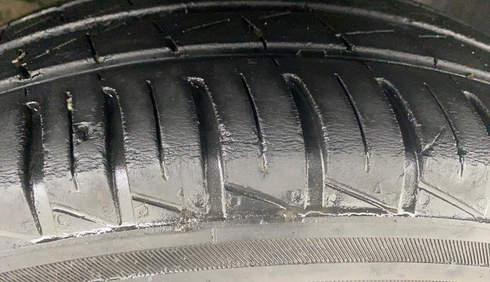 2022 Renault Kwid RXT 1.0 AMT, Petrol, Automatic, 36,428 km, Right Front Tyre Tread