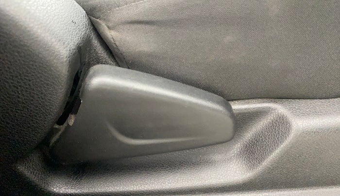 2022 Renault Kwid RXT 1.0 AMT, Petrol, Automatic, 36,428 km, Driver Side Adjustment Panel