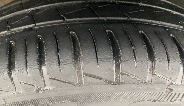 2022 Renault Kwid RXT 1.0 AMT, Petrol, Automatic, 36,428 km, Left Front Tyre Tread