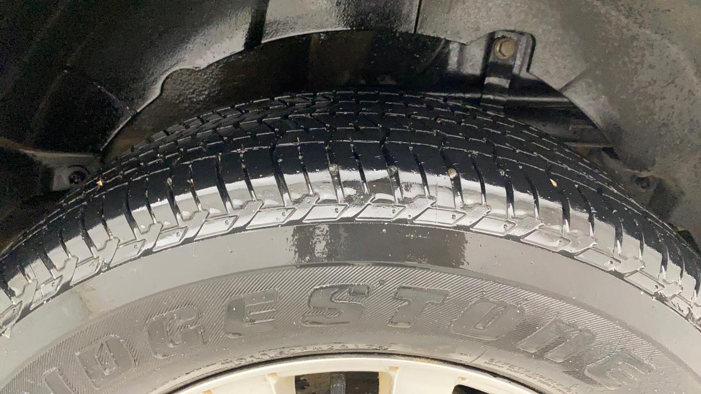 2017 Mahindra XUV500 W10 AT, Diesel, Automatic, 24,661 km, Left Rear Tyre Tread