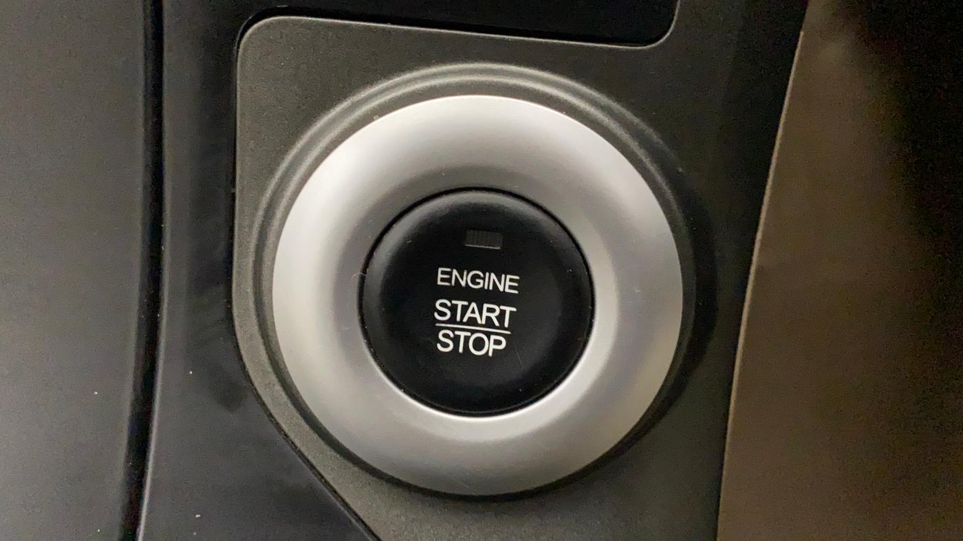 2017 Mahindra XUV500 W10 AT, Diesel, Automatic, 24,661 km, Keyless Start/ Stop Button