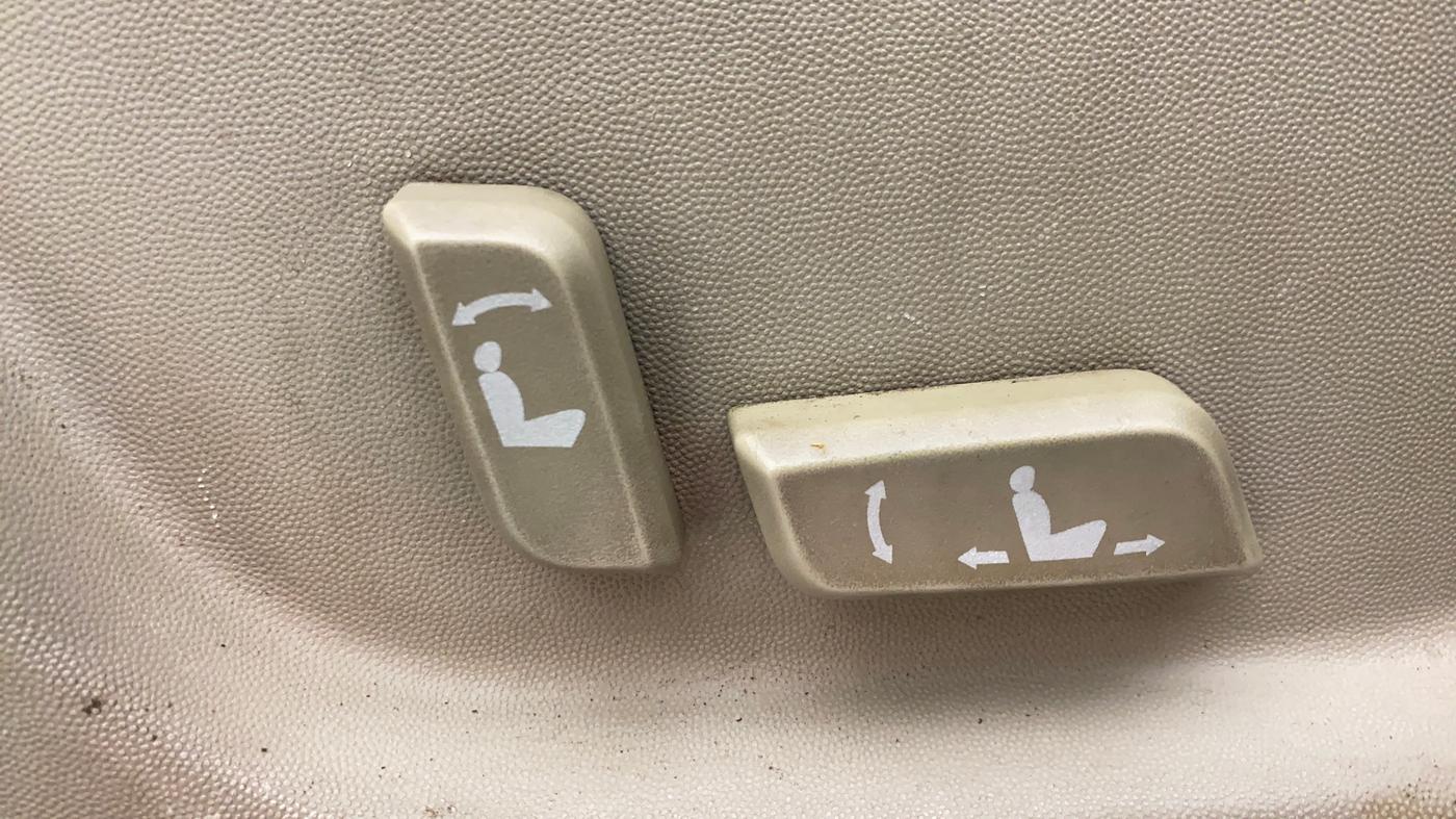 2017 Mahindra XUV500 W10 AT, Diesel, Automatic, 24,661 km, Driver Side Adjustment Panel