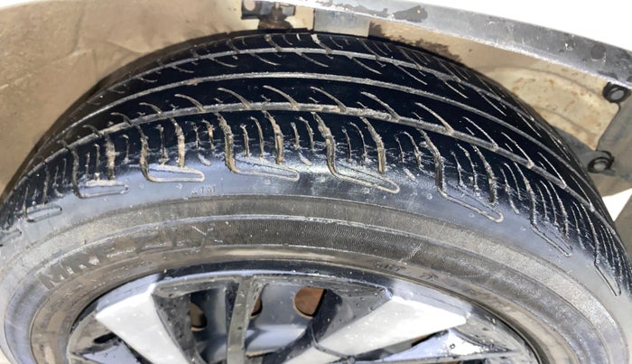 2015 Maruti Wagon R 1.0 VXI, CNG, Manual, 57,206 km, Right Front Tyre Tread