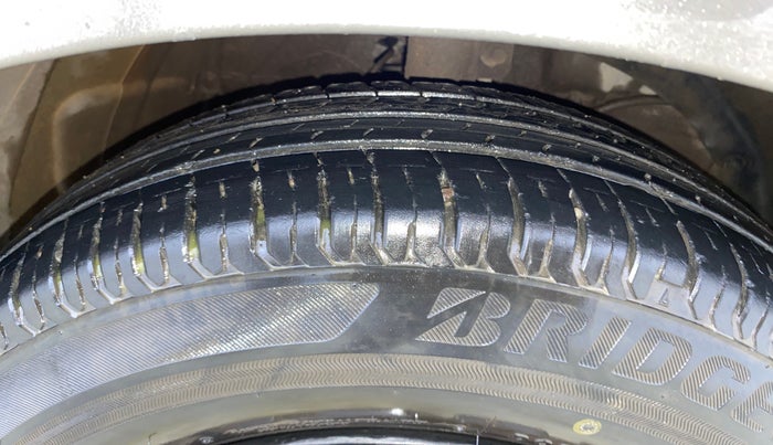 2018 Maruti Swift VXI AMT, Petrol, Automatic, 59,726 km, Right Front Tyre Tread