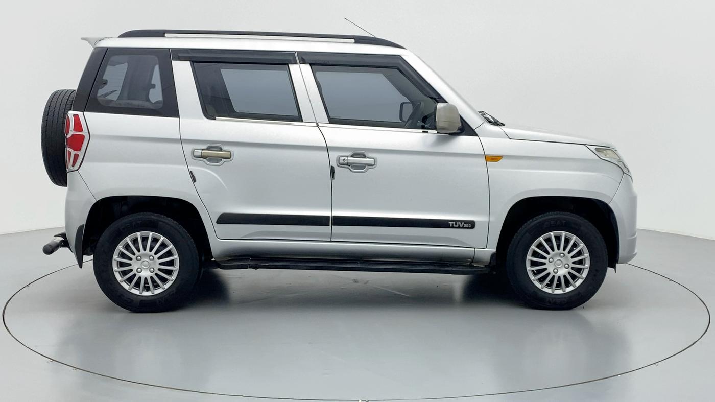 2016 Mahindra TUV300 T6+, Diesel, Manual, 42,714 km, Right Side View