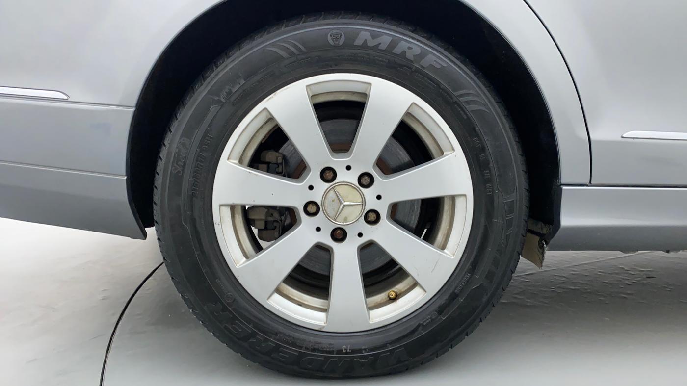 2010 Mercedes Benz C Class 250 CDI CLASSIC, Diesel, Automatic, 1,16,844 km, Right Rear Wheel