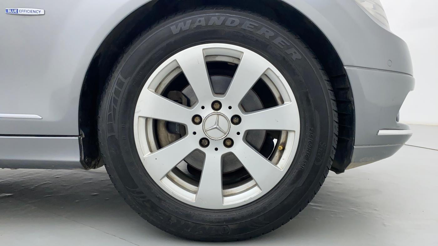 2010 Mercedes Benz C Class 250 CDI CLASSIC, Diesel, Automatic, 1,16,844 km, Right Front Wheel