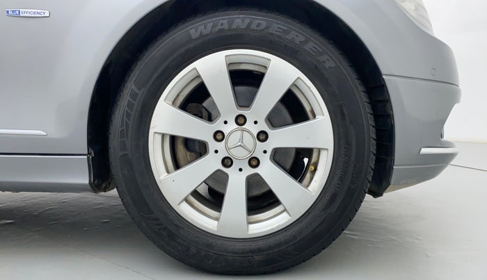 2010 Mercedes Benz C Class 250 CDI CLASSIC, Diesel, Automatic, 1,16,844 km, Right Front Wheel