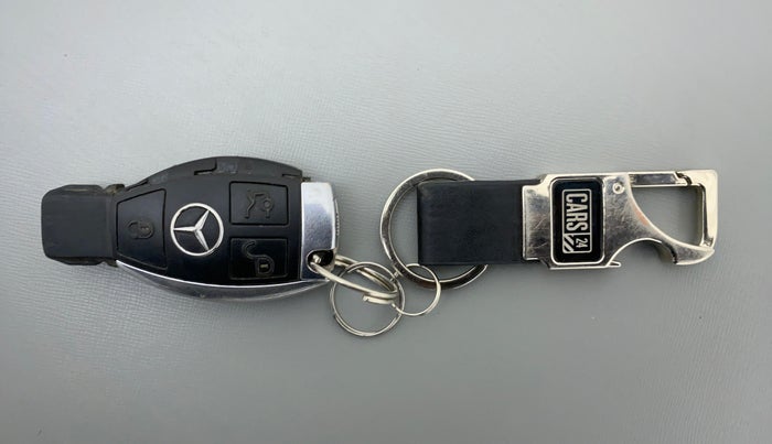 2010 Mercedes Benz C Class 250 CDI CLASSIC, Diesel, Automatic, 1,16,844 km, Key Close Up