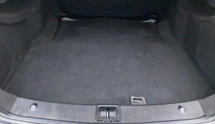 2010 Mercedes Benz C Class 250 CDI CLASSIC, Diesel, Automatic, 1,16,844 km, Boot Inside