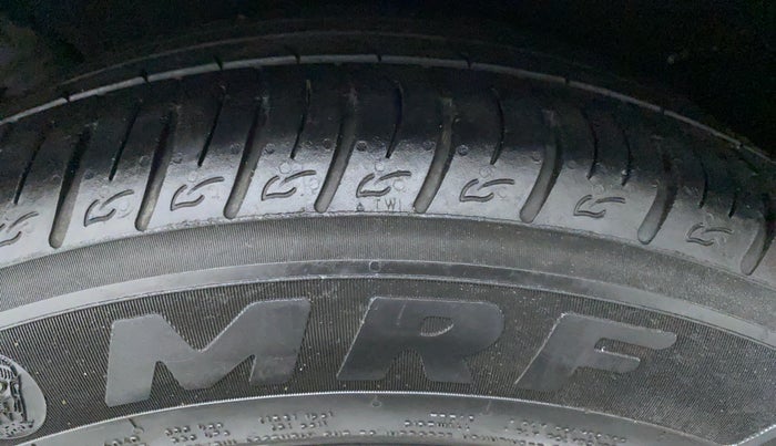 2010 Mercedes Benz C Class 250 CDI CLASSIC, Diesel, Automatic, 1,16,844 km, Right Rear Tyre Tread